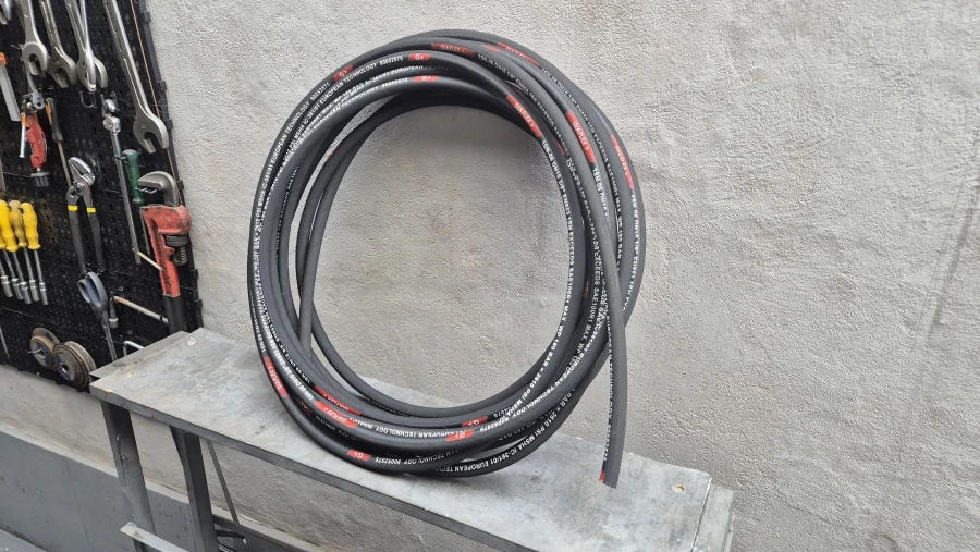 Mangueira Hidráulica 3/8" R1 com 1 Trama de Aço