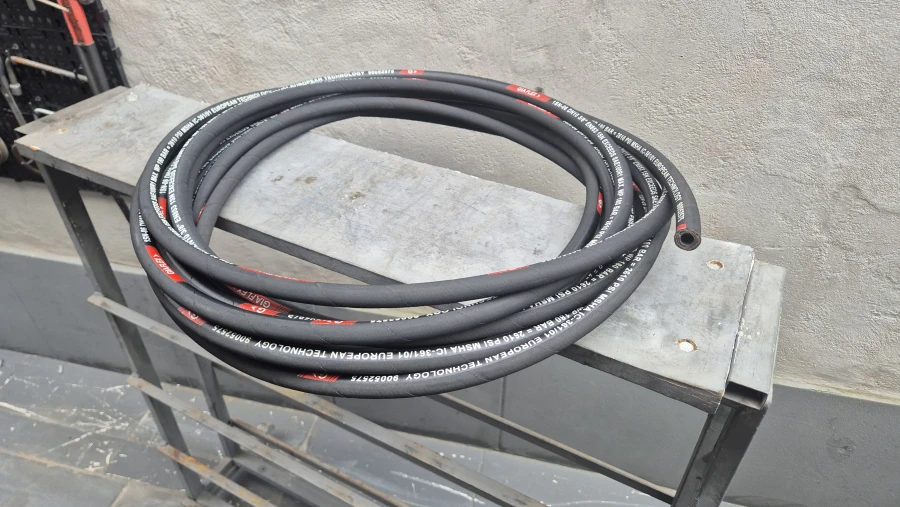 Mangueira Hidráulica 3/8" R1 com 1 Trama de Aço