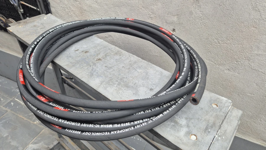 Mangueira Hidráulica 3/8" R1 com 1 Trama de Aço