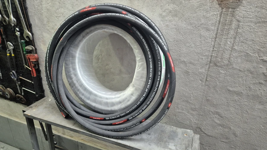 Mangueira Hidráulica 5/8" R2 com 2 Tramas de Aço